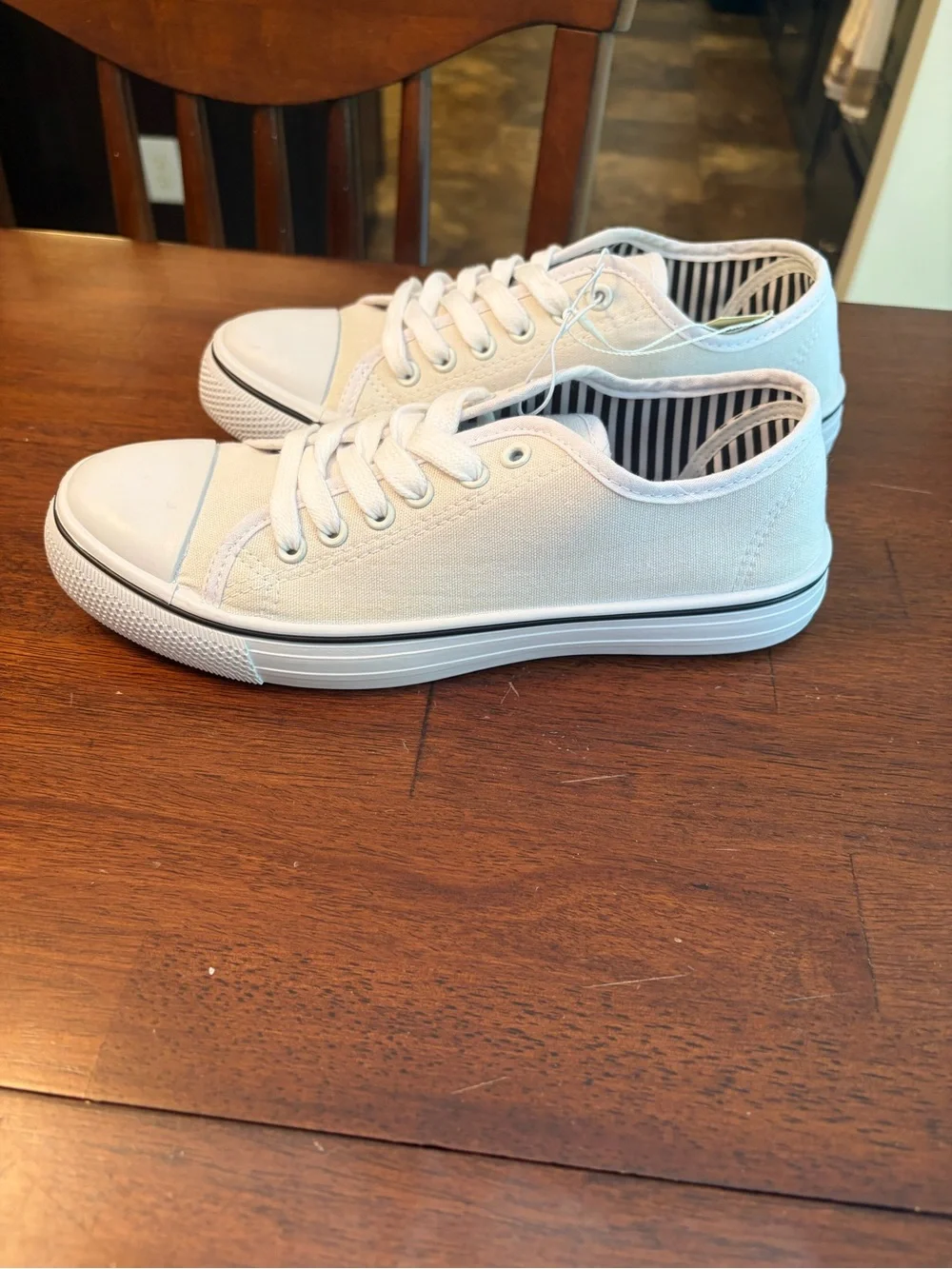 Classic woman’s  White Canvas Lace-Up Sneakers